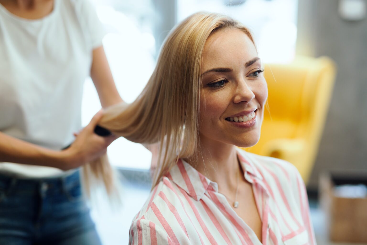 portrait-of-a-woman-at-the-hair-salon